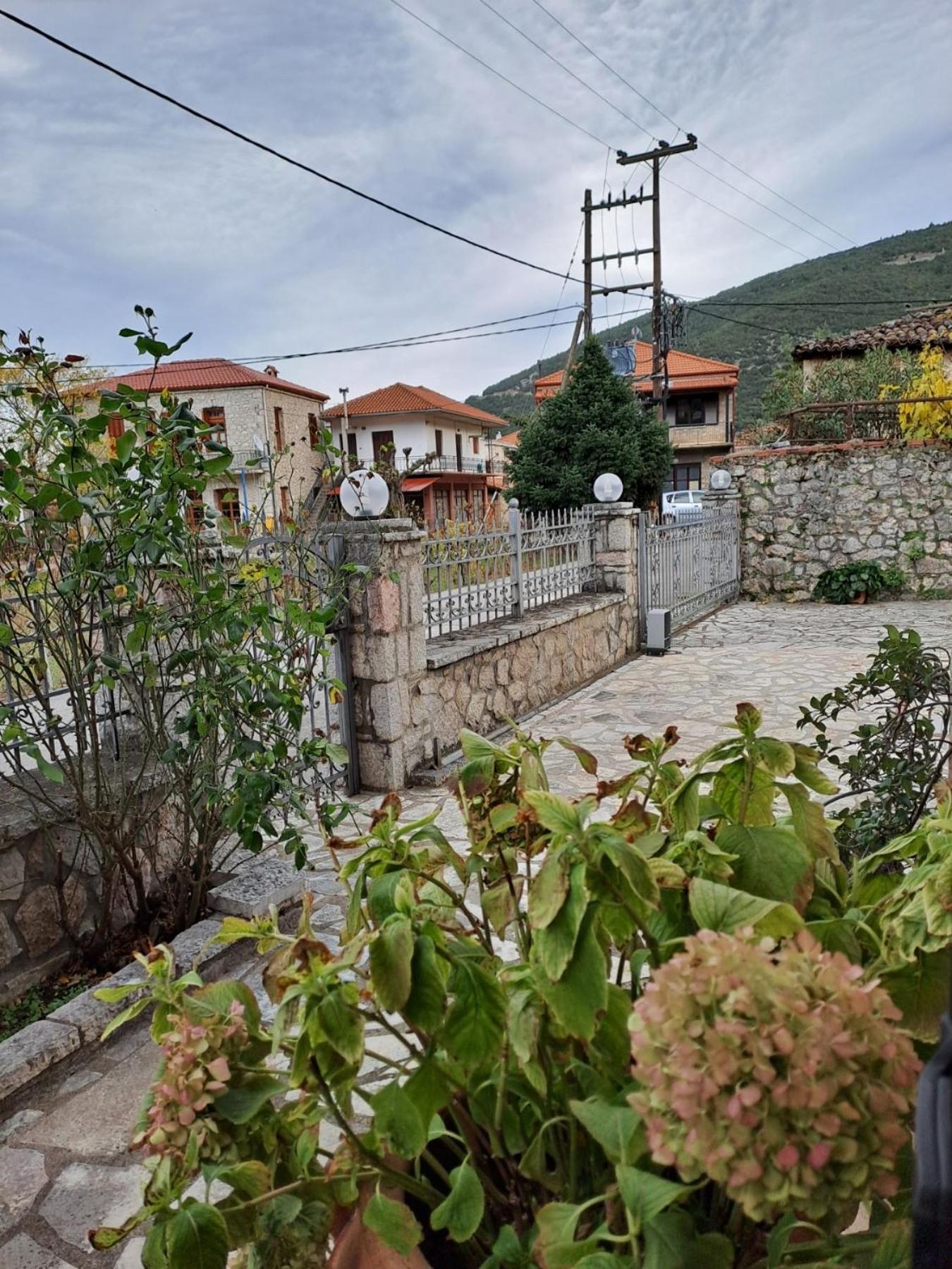 Kontolati's Mountain House Graviá